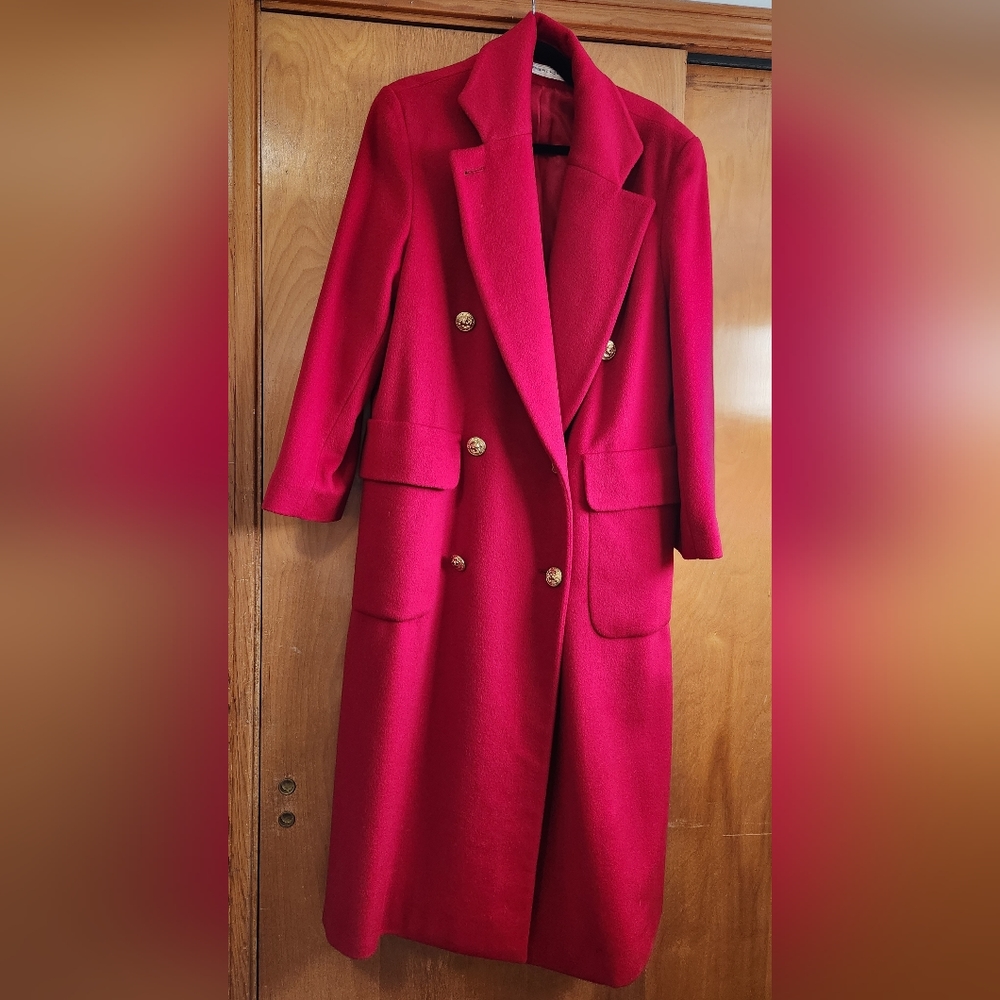 Saks Fifth Avenue - Red Wool Coat with Gold Detail - Excellent Condition